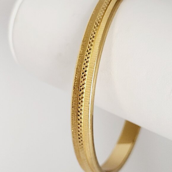 Gold Plated Bangle Bracelet Diamond Cut Design Unsigned 7.5" - Picture 5 of 14